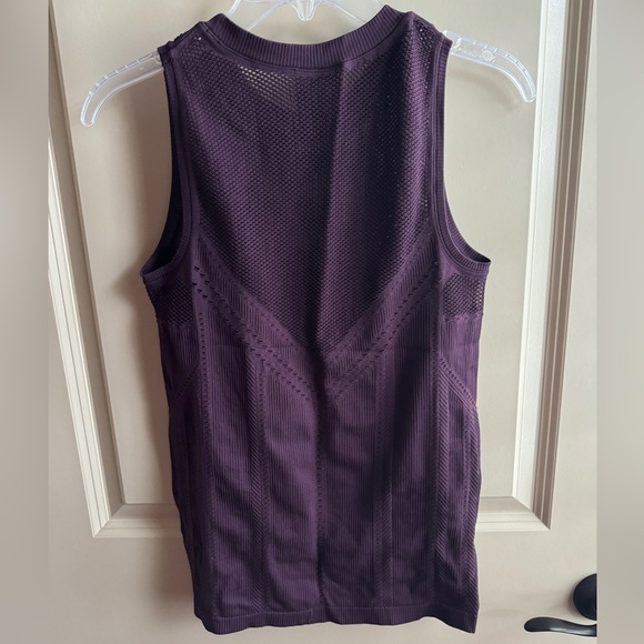 Athleta brand athletic top. Perfect condition never worn! Size medium - Picture 2 of 4